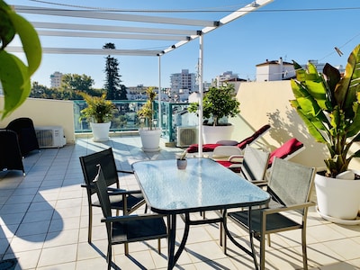 Hermoso piso con dos dormitorios y una gran terraza privada