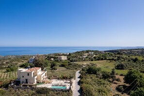 A panoramic view of Rosemary Villa and the surrounding area.