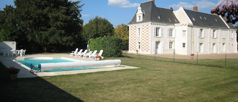 Piscine et maison