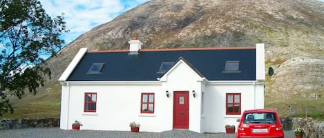 Inagh Valley Cottage, Recess, Co. Galway.