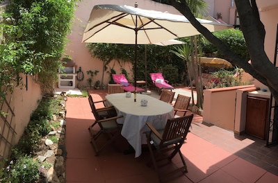  Villasimius, Quiet villa with garden and free WIFI- Sardinia