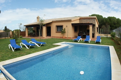 Country house 3 bedrooms with swimming pool at 1500 m from the beach