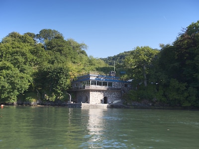 Una propiedad frente al mar con preciosas vistas del río Dart