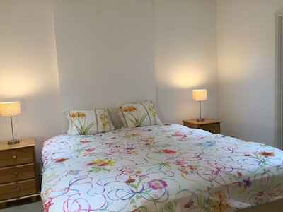 Beautiful And Spacious Notting Hill gate apartment.