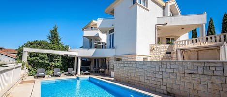 Villa Mediteran facade with pool & outside area