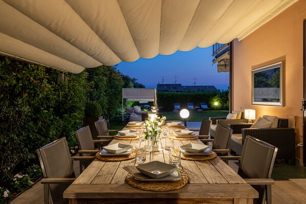Outdoor dining