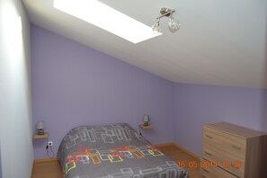 Chambre lit double + lit bébé