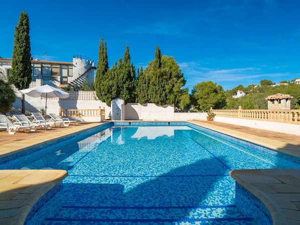 L'Eau, Ciel, Plante, Piscine, Bleu, Bleu Azur, Arbre, Bâtiment, Plan D'Eau, Rectangle