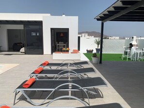 Plenty of space to sunbathe all day long.