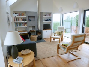 Living room with view to the sea and mountains