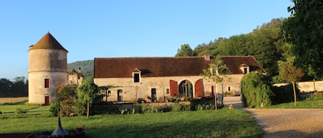 Les Communs vus depuis l'Abbaye