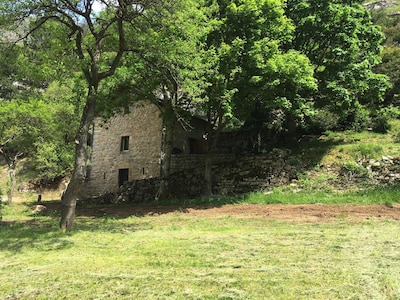 Casa rural típica de Lozerienne, acceso al río Tarn - canoa incluida. 