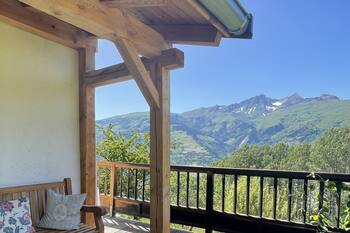 Lovely Chalet With Spectacular Mountain Views. Self-catering