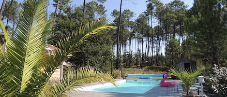 le jardin se prolonge dans la forêt