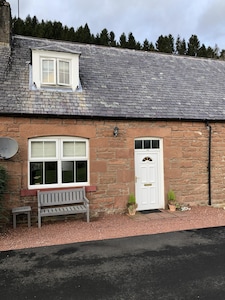 High Standard ,Modern, Well Equipped and Perfectly Situated Two Bedroom Cottage