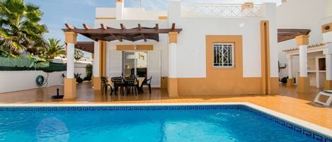 Stunning, beautiful villa, great location, only 900 metres from Blue Flag sandy beaches.