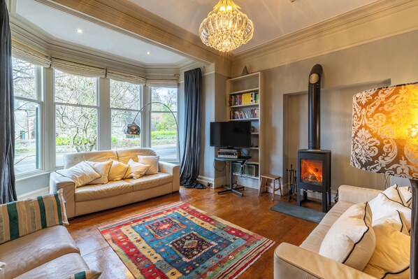 Spacious main sitting room with log burner