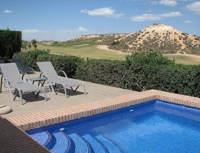 Luxusvilla mit privatem Pool in Peraleja Golf