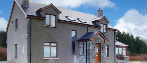 Glenballyeamon cottage