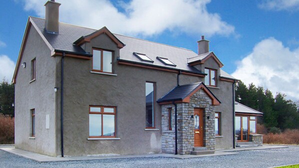 Glenballyeamon cottage