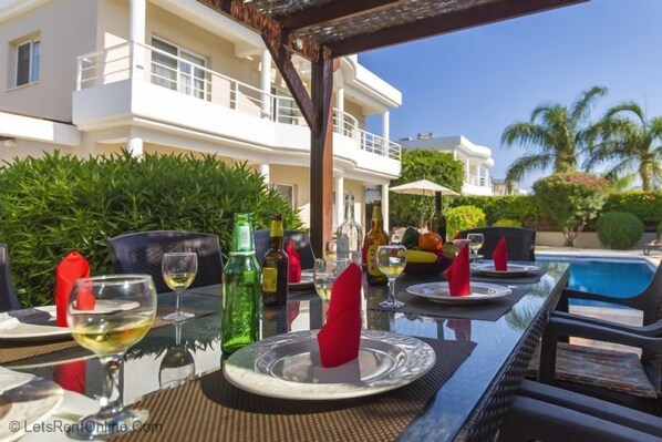 Dine Alfresco all Day