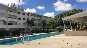 Golden View Apartments, large pool and Chinese Restaurant.