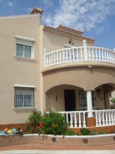 Beautiful Spacious Detached Villa with Luxury Pool well situated for Golf & Sun