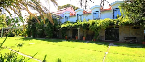 CASA DA FIGUEIRA GRANDE -FRENTE DA CASA 