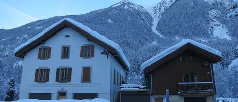 The apartment building in winter