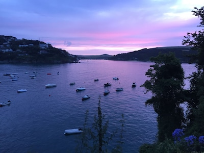 2 Schlafzimmer mit Parkplatz, 3 Minuten zu Fuß zum South Sands Beach, Salcombe