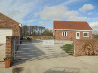  3 bed cottage on farm with hot tub & pool  in quiet village in north yorkshire 