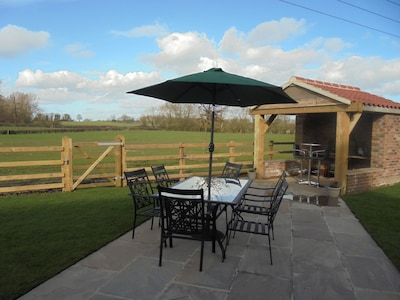  3 bed cottage on farm with hot tub & pool  in quiet village in north yorkshire 