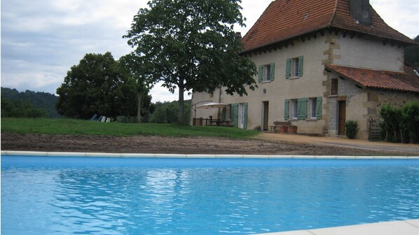 La maison et la piscine
