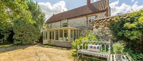 Chestnut Cottage is a three bedroom Grade II listed cottage in Thornham