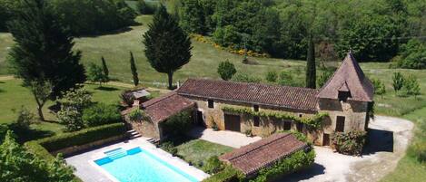 Le Mayne - Superbly private country house for 2-16 people