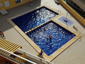 Roof-top Pool with Large Shallow Area