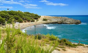 cala a escasos metros de la casa