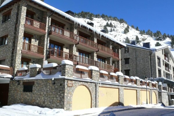 Xalet Sauc en hiver appartements avec grande terrasse (1er étage)