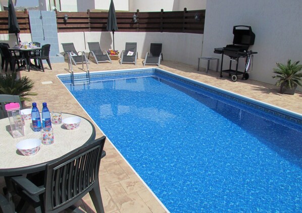 Patio area with 3.5m x 7m private pool.