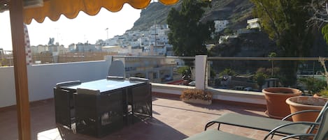 The sunny roof terrace
