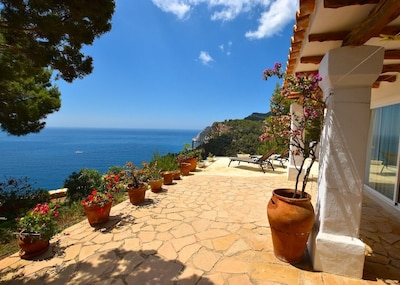 Villa ibicenca con maravillosas vistas al mar 