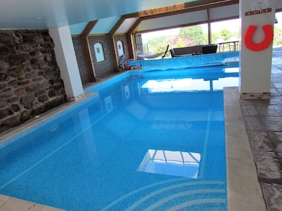 Cottage With Large Private Swimming Pool, WiFi,Views And Gardens