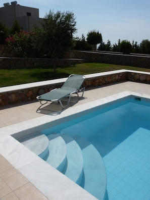 Roman Style Steps into pool