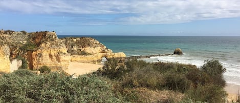 PRAIA DA ROCHA à 8 minutes à pied de l'appartement 