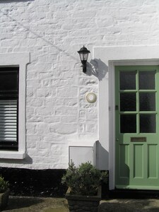 Charakteristisches Cottage aus dem 18. Jahrhundert in Bridport in der Nähe der Juraküste.
