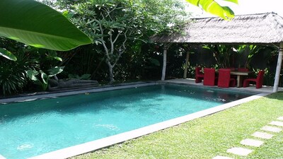 Near ECHO BEACH  BATU BOLONG  beautiful villa good price Kuta Utara
