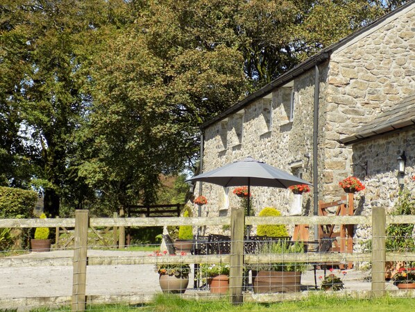 Back of cottage and courtyard seating area.