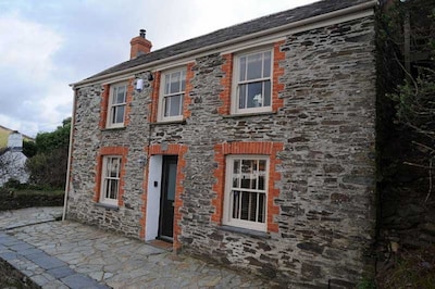 Detached 2 Bedroom Cottage Above Port Isaac Harbour As Featured In Doc Martin.