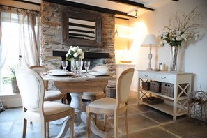 Cosy dining room