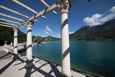 "Modern Loft" with view/private access to Annecy Lake